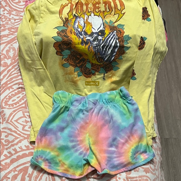 Hurley skull yellow long sleeve Sm.5 Tie-Dye Shorts🏝️ - Picture 13 of 13
